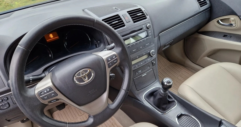 Toyota Avensis cena 37500 przebieg: 212000, rok produkcji 2011 z Czarnków małe 667